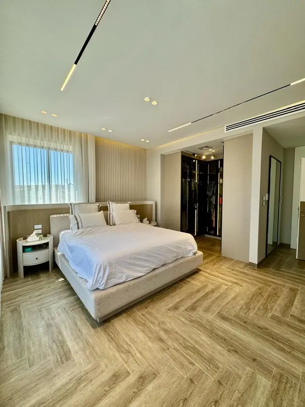 A partner’s apartment · 03